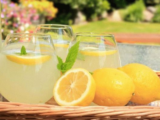 Limonáda - sladkokyselý příbuzný ledového čaje Limonáda - sladkokyselý příbuzný ledového čaje