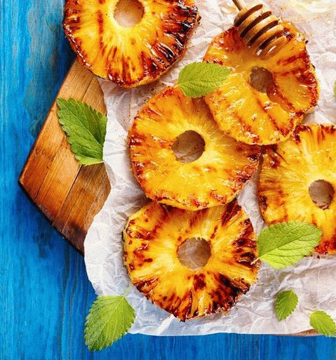 Grilovaná ananasová fotografie v medové polevě