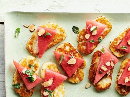 Fotka z melounu se smaženým sýrem Halumi