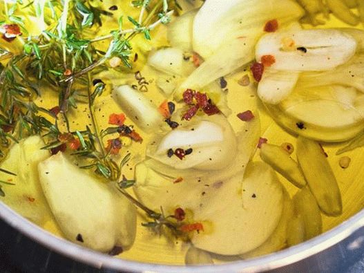 Vařte česnekový olej