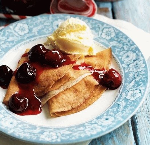 Foto třešňové palačinky s brandy