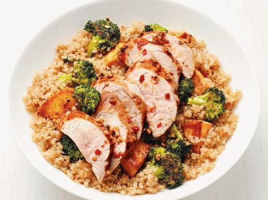 Quinoa a brokolice a vepřová mísa fotka