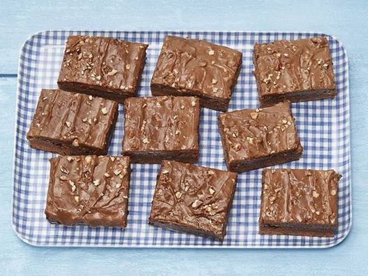 Brownie fotka na hnědé pivo s pekanovou polevou