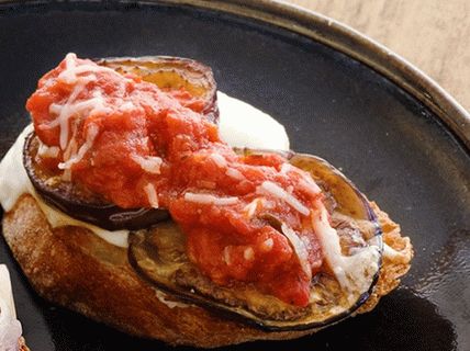 Fotka z Bruschett s lilkem a sýrem