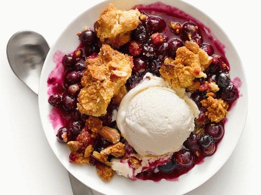 Foto borůvkový rozpadat s mandlovou polevou