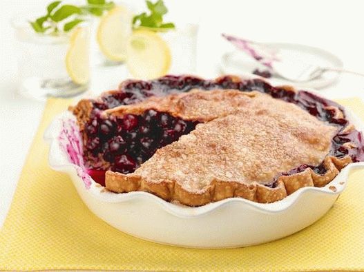 Fotografie borůvkový citronový koláč na vrstveném máslovém dortu