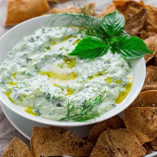 Foto čipy s omáčkou zaziki