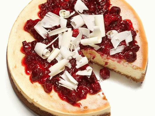 Fotka z brusinek a bílého čokoládového tvarohového koláče