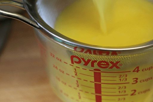 Kousek citronové šťávy přes síto