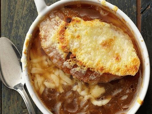 Foto francouzská cibulová polévka s citronem a dvěma druhy sýrů