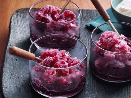 Fotka ze žuly s kořeným vínem