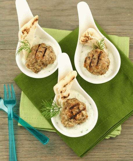 Photo Greek Meatballs with Zaziki Sauce