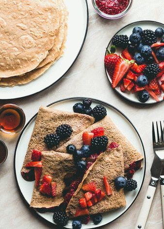 Photo Pohankové palačinky s quinoa a berry omáčkou