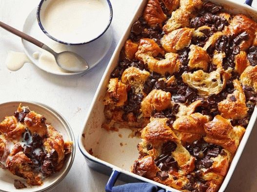 Foto Croissant a čokoládový chléb pudink