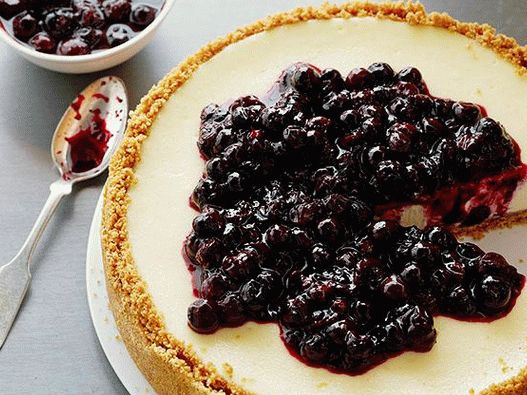 Photo Perfect Cheesecake with Blueberry Sauce
