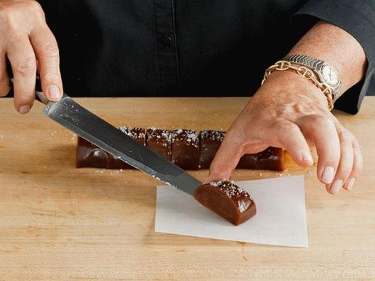 Zabalte toffee do obalů Zabalte toffee do obalů