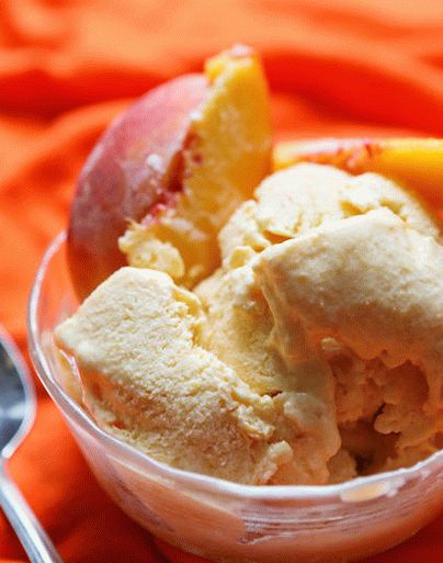 Photo Jogurt Ice Cream with Peaches