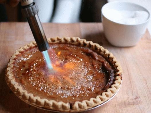 Zapalte hořák a začněte topit cukr.