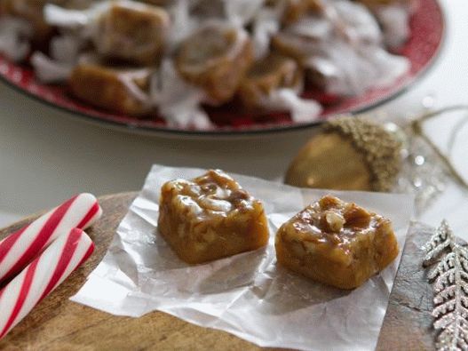 Foto karamelové sladkosti s ořechy