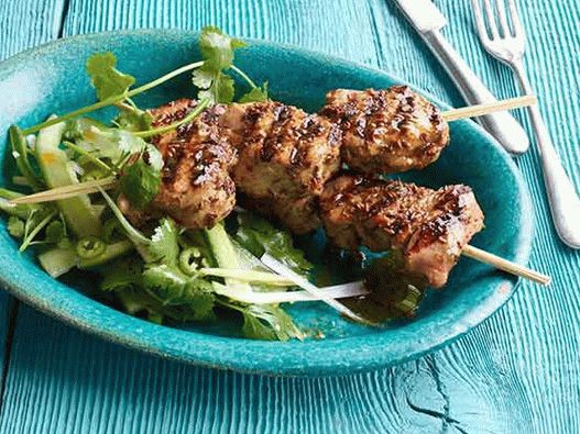 Fotografie z vepřového kebabu s kmínem a chilli