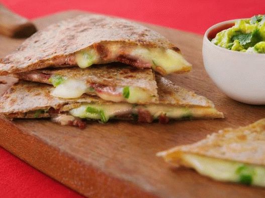 Fotka z Quesadilla se slaninou, sýrem a jalapenos