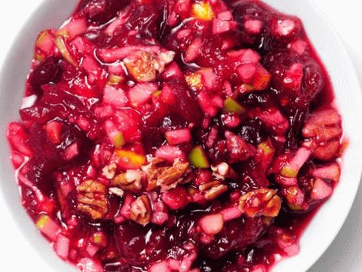 Foto brusinková omáčka s ořechy