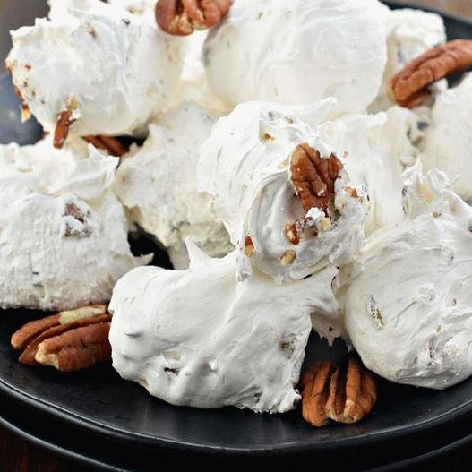 Foto nugátové sladkosti s ořechy