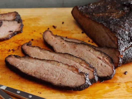 Photo Uzený hovězí hrudník s barbecue omáčkou