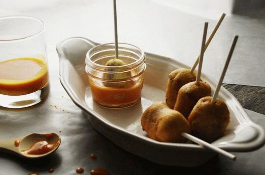 Foto kukuřičný pes s hořčicí