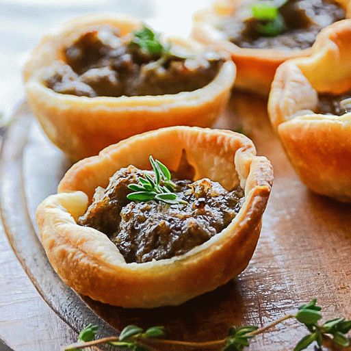 Foto koláčky s houbami a ořechy