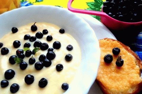 Smetanový dezert s borůvkami