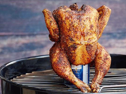 Photo Grilované kuře v plechovce od piva