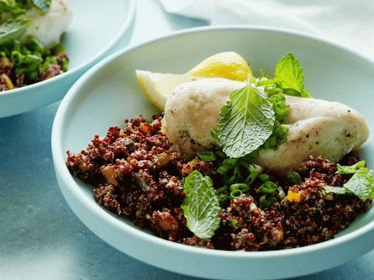 Fotografie kuře s quinoa, pistácie a meruňky vařené v pomalém sporáku