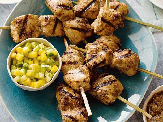 Fotka z kuřecího kebabu v marinádě