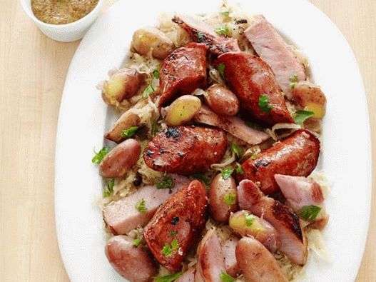 Fotografie z jídla - Klobásy dušené s zelím