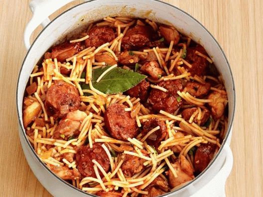 Fotografie z jídla - italské nudle s kuřecím masem a klobásou