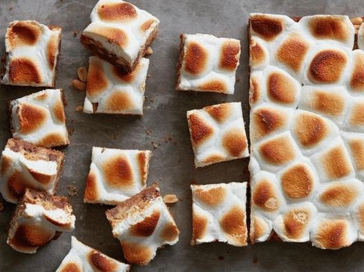 Foto nádobí - arašídové koláče s marshmallows