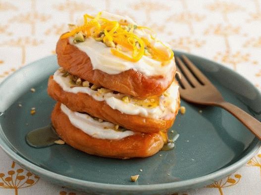 Broskev Napoleon s kardamomem a kozím sýrem