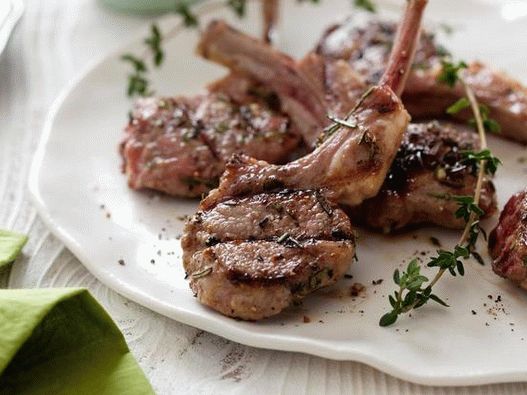 Pečený jehněčí stojan