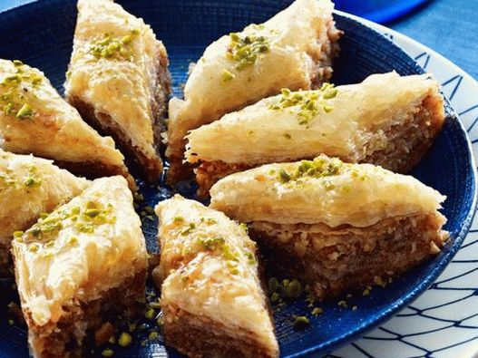 Řecká baklava z listového těsta s pistácie