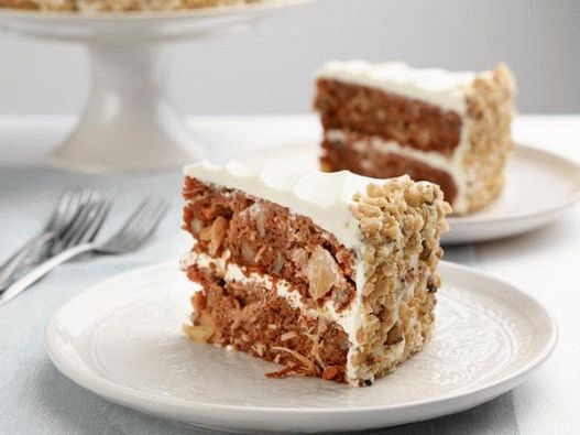 Fotografie z misky - mrkvový dort se smetanovým krémem