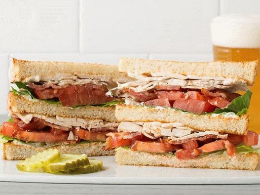 Double turkey club sendvič