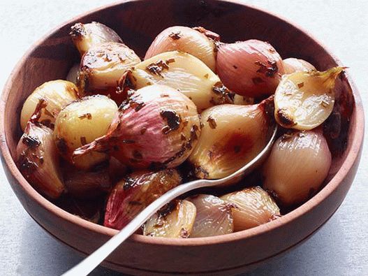 Foto šalotka, zapečená ve fólii