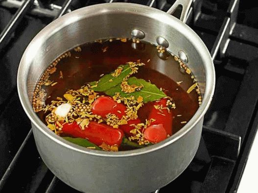 Udělejte okurku na moření zeleniny na základě octa Udělejte okurku na moření zeleniny na základě octa