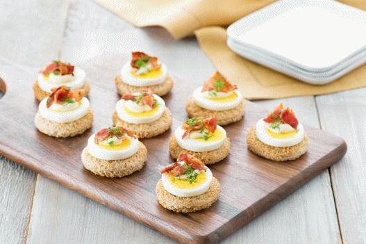 Fotka z Mini-crostini s vejcem a slaninou