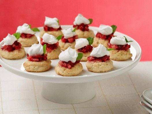 Miska Fotografie - Tiny Strawberry Shortcakes