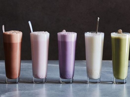 Foto Mléčné koktejly se sirupem a sodou