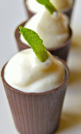 Foto pěna s bílou čokoládou a mátou