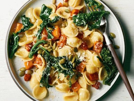 Fotografie z misky - Orecchiette těstoviny s pancettou, dýní a brokolicí raab