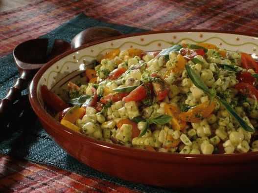 Grilovaný rajčatový a kukuřičný salát s thajskou bazalkovou zálivkou